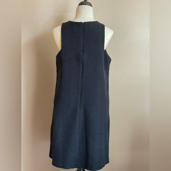 Textured sleeveless dress - Picture 3 of 5